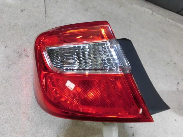 【中古】中古部品 カムリ AVV50 左ﾃｰﾙﾗﾝﾌﾟ 【3330810100-001520830015600】
