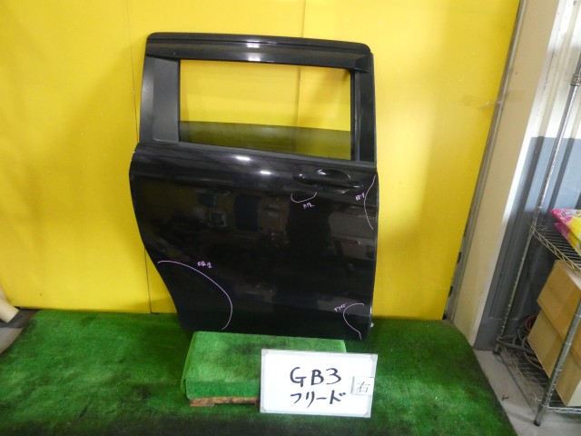 【中古】中古部品 フリード GB3 右リアドア 【3331010600-250415000513300】