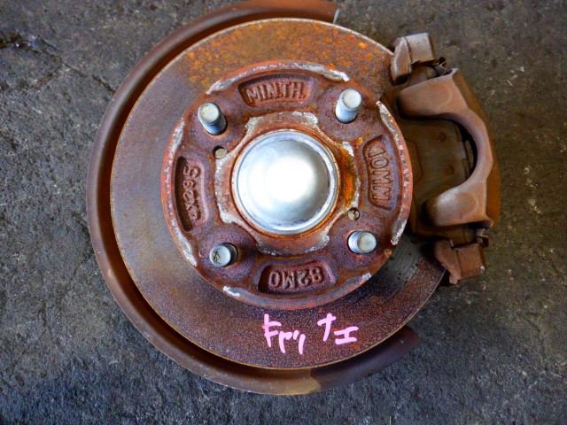 【中古】中古部品 キャリィ DA16T 左フロントナックルハブ 【3340140100-000024301044340】