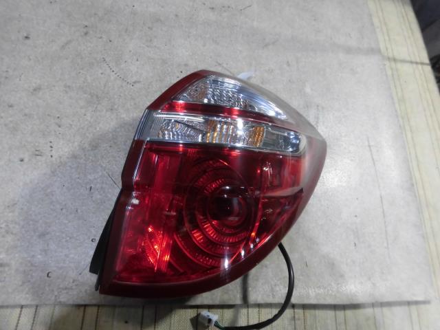 【中古】中古部品 レガシィ BP5 右ﾃｰﾙﾗﾝﾌﾟ 【3330810100-001580326115500】