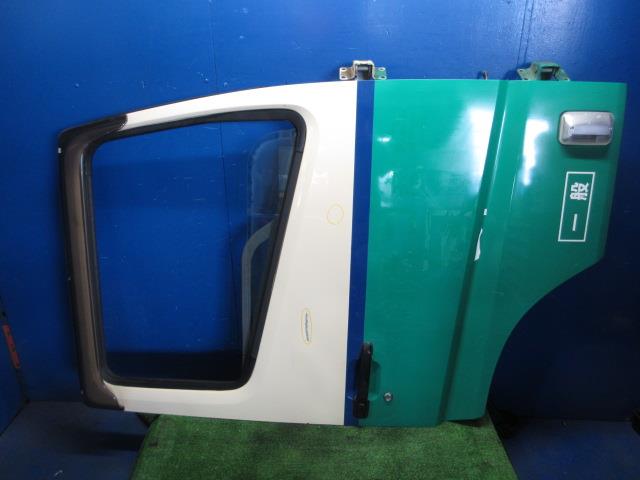 【中古】中古部品 ふそう大型車 FU54JY 右ﾌﾛﾝﾄﾄﾞｱ 【3310270100-000014731813100】