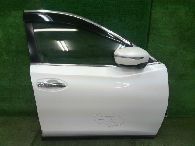【中古】中古部品 エクストレイル T32 右ﾌﾛﾝﾄﾄﾞｱ 【3310540000-000025144713100】