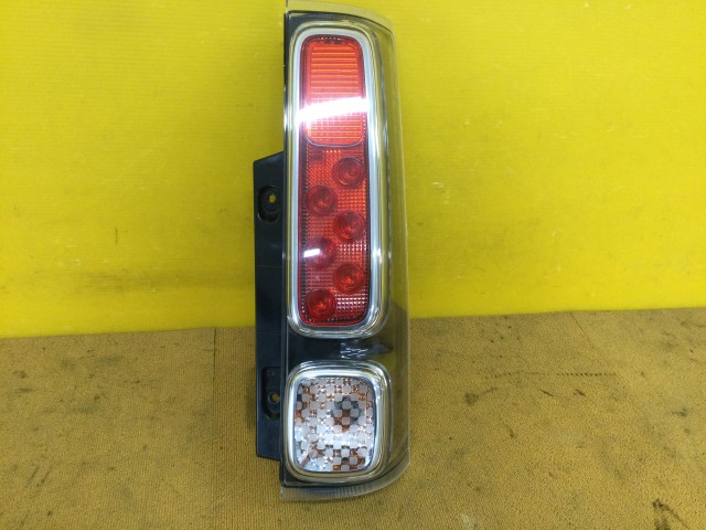 【中古】中古部品 スペーシア MK53S 右ﾃｰﾙﾗﾝﾌﾟ 【3330960100-000052479115500】