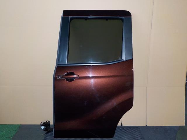 【中古】中古部品 デイズルークス B21A 左ﾘｱﾄﾞｱ 【3260200000-250501000313400】