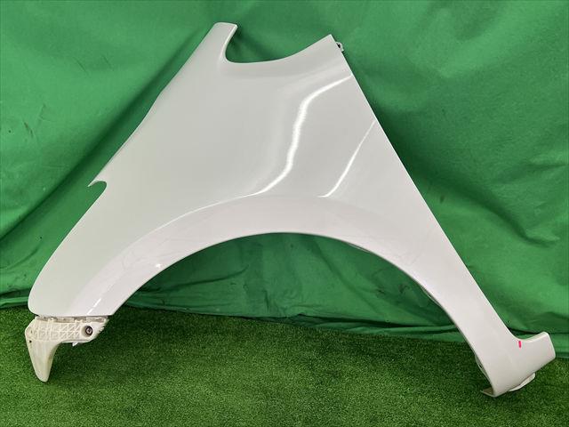【中古】中古部品 ラクティス NCP100 左ﾌﾛﾝﾄﾌｪﾝﾀﾞｰ 【3330240100-002025555010700】