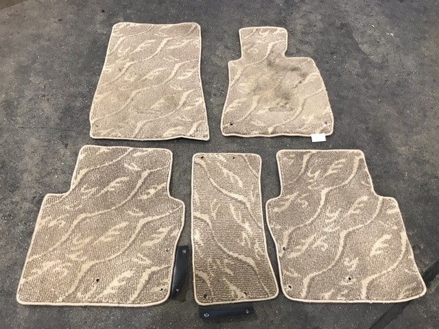 【中古】中古部品 クラウン JZS175 ﾌﾛｱﾏｯﾄ 【3330530100-000005355177450】