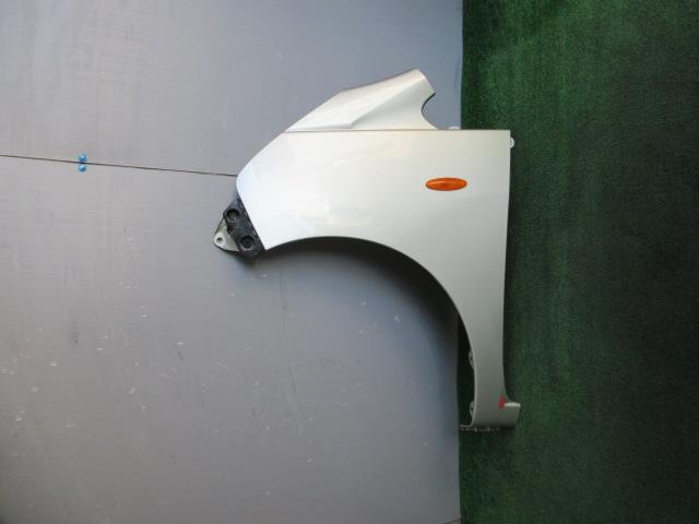 【中古】中古部品 ムーヴ LA100S 左ﾌﾛﾝﾄﾌｪﾝﾀﾞｰ 【3330560100-250512000310700】
