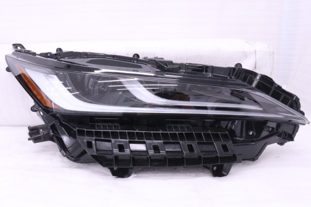 【中古】中古部品 ハリアー MXUA80 右ﾍｯﾄﾞﾗﾝﾌﾟ 【3260520000-250513501610800】