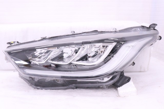 【中古】中古部品 ヤリス MXPA10 左ﾍｯﾄﾞﾗﾝﾌﾟ 【3260520000-250513502510900】