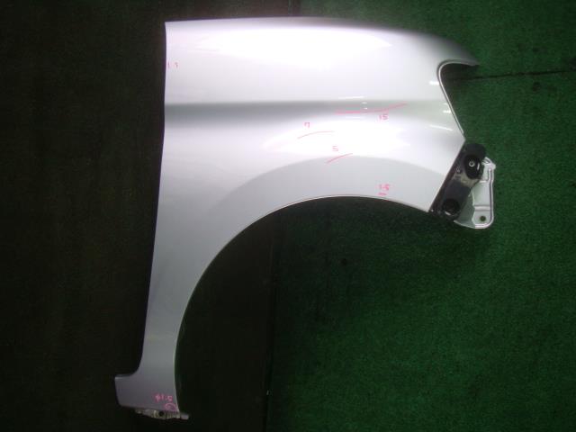 【中古】中古部品 タント L375S 右ﾌﾛﾝﾄﾌｪﾝﾀﾞｰ 【3340220100-000226012510600】