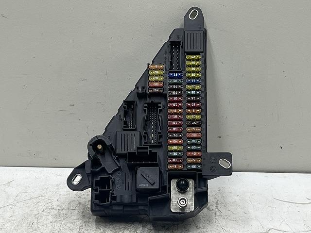 【中古】中古部品 BMW 5シリーズ PU30 ﾋｭｰｽﾞﾎﾞｯｸｽ 【3310070100-0000Y0764267801】