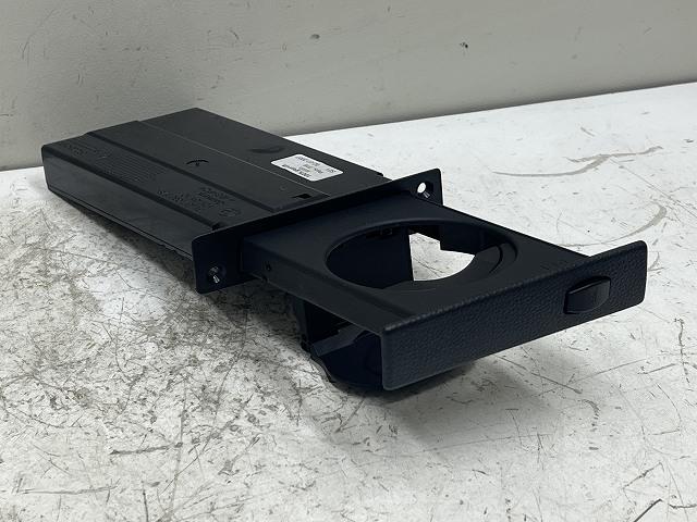 【中古】中古部品 BMW 5シリーズ PU30 ﾄﾞﾘﾝｸﾎﾙﾀﾞｰ 【3310070100-0000Y0764270230】 12,780円