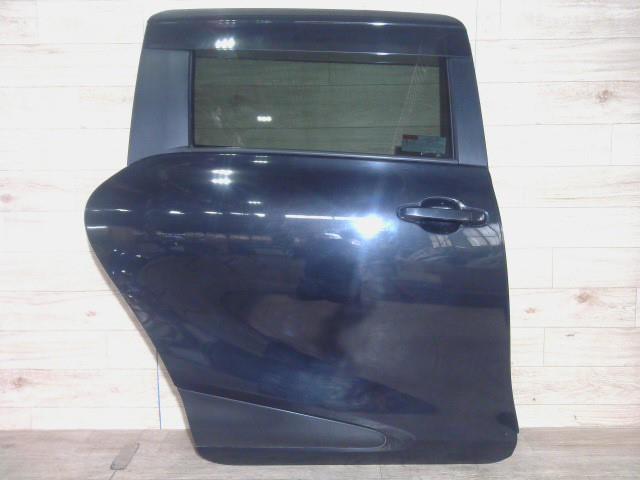 【中古】中古部品 シエンタ NHP170G 右ﾘｱﾄﾞｱ 【3310390100-250510000413300】
