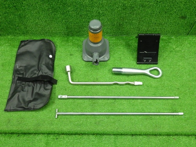 【中古】中古部品 NV350キャラバン CW8E26 車載工具 【3330250100-000000900777700】