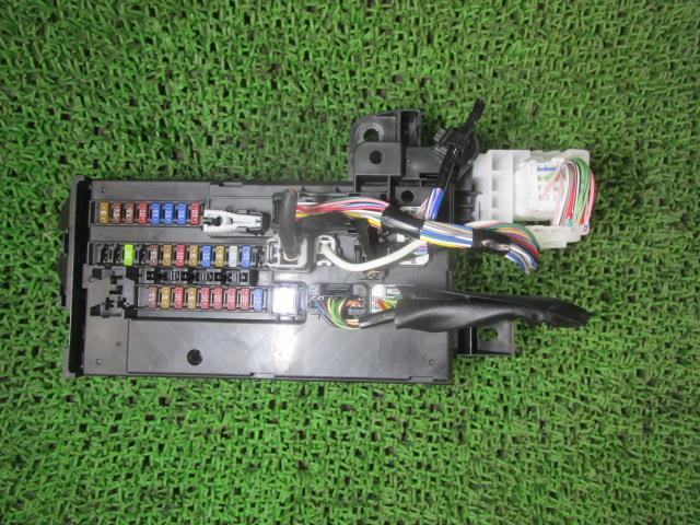 【中古】中古部品 ムーヴ LA150S ﾋｭｰｽﾞﾎﾞｯｸｽ 【3330540100-250514001767800】