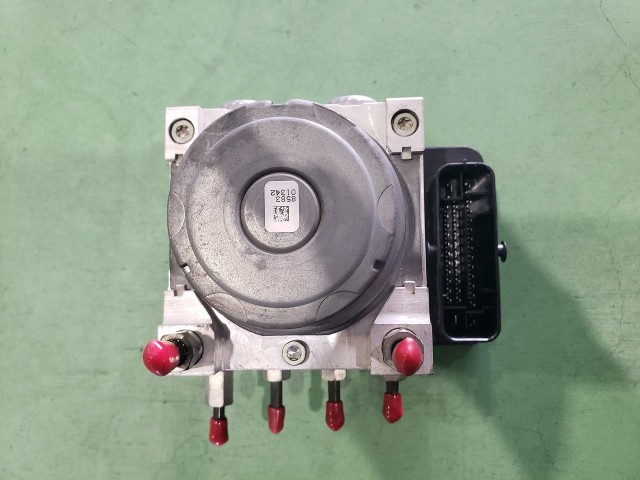 【中古】中古部品 ハスラー MR31S ABSｱｸﾁｭｴｰﾀｰ 【3310590000-000008896042500】