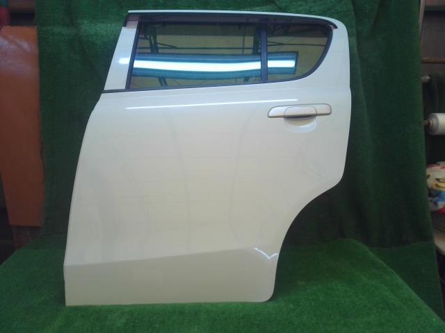 【中古】中古部品 アルト HA35S 左ﾘｱﾄﾞｱ 【3260240000-250515000113400】