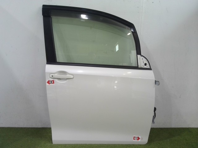 【中古】中古部品 ヴォクシー ZWR80G 右ﾌﾛﾝﾄﾄﾞｱ 【3310090100-202505026313100】