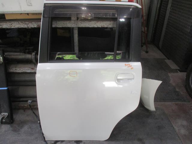 【中古】中古部品 ムーヴコンテ L575S 左ﾘｱﾄﾞｱ 【3310160100-000004397013400】｜e-cleマート