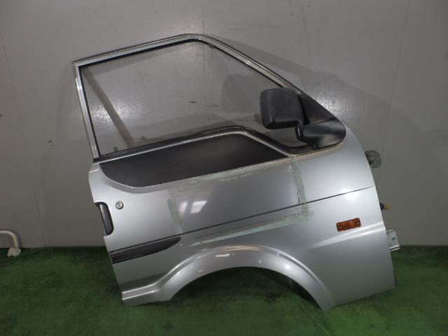 【中古】中古部品 ボンゴ SLP2V 右ﾌﾛﾝﾄﾄﾞｱ 【3260250000-000025067813100】 26,098円