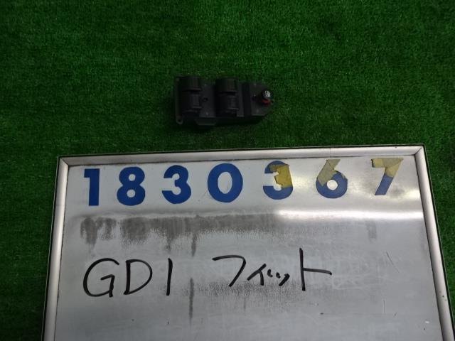 【中古】中古部品 フィット GD1 パワーウインドウスイッチ 【3330980100-001450736161900】