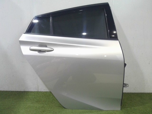 【中古】中古部品 プリウス ZVW50 右ﾘｱﾄﾞｱ 【3310090100-202505039013300】