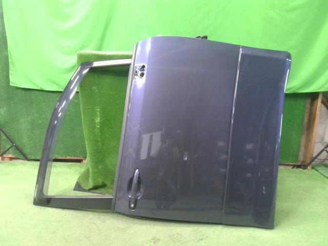 【中古】中古部品 ヴォクシー ZRR70W 右ﾌﾛﾝﾄﾄﾞｱ 【3310200100-000021813313100】
