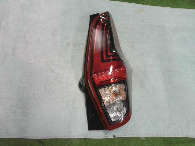 【中古】中古部品 ｅＫワゴン B33W 右ﾃｰﾙﾗﾝﾌﾟ 【3310200100-000021740215500】