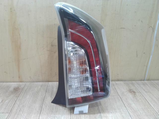 【中古】中古部品 プリウス ZVW30 右ﾃｰﾙﾗﾝﾌﾟ 【3310390100-250514000815500】