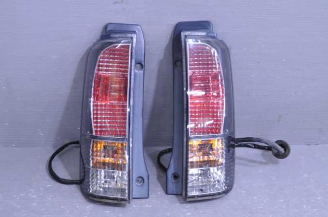 【中古】中古部品 eKスポーツ H81W 右テールランプ 【3310580000-250520000515500】|e-cleマート