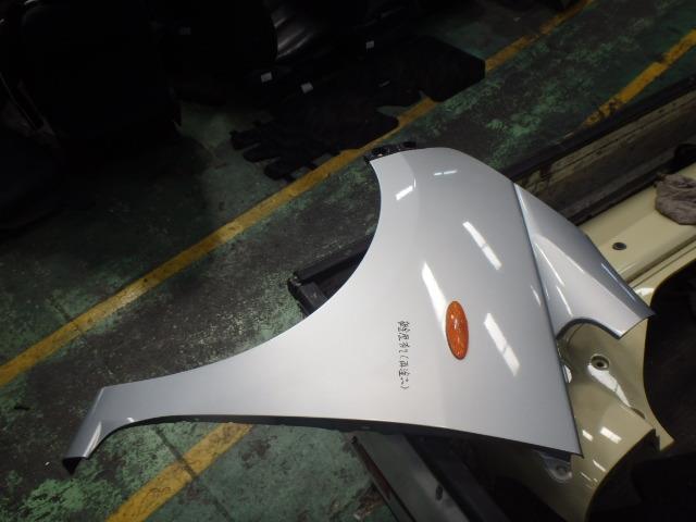 【中古】中古部品 ムーヴ LA100S 左ﾌﾛﾝﾄﾌｪﾝﾀﾞｰ 【3331010800-000023193610700】