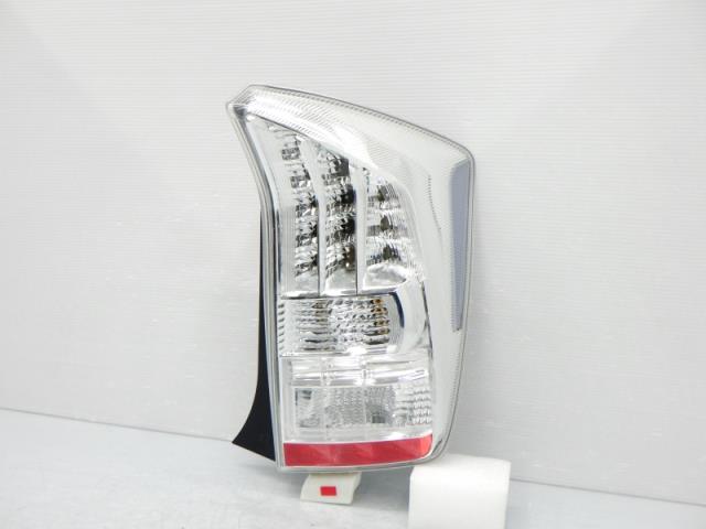 【中古】再生部品 プリウス ZVW30 右ﾃｰﾙﾗﾝﾌﾟ 【3380010000-250522501215500】
