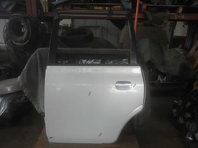 【中古】中古部品 タント L360S 左ﾘｱﾄﾞｱ 【3340180100-250523000113400】