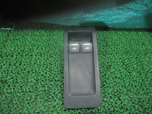【中古】中古部品 VW ザ・ビートル 16CBZ ﾊﾟﾜｰｳｲﾝﾄﾞｳｽｲｯﾁ 【3500080000-250301000461900】 5,227円