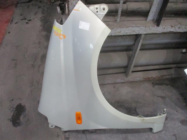 【中古】中古部品 ミラ L250S 右ﾌﾛﾝﾄﾌｪﾝﾀﾞｰ 【3310160100-000004448610600】