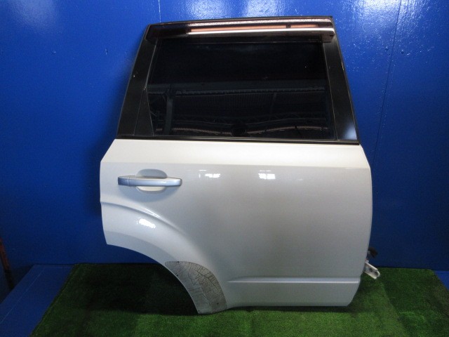 【中古】中古部品 フォレスター SHJ 右ﾘｱﾄﾞｱ 【3310270100-000014797813300】