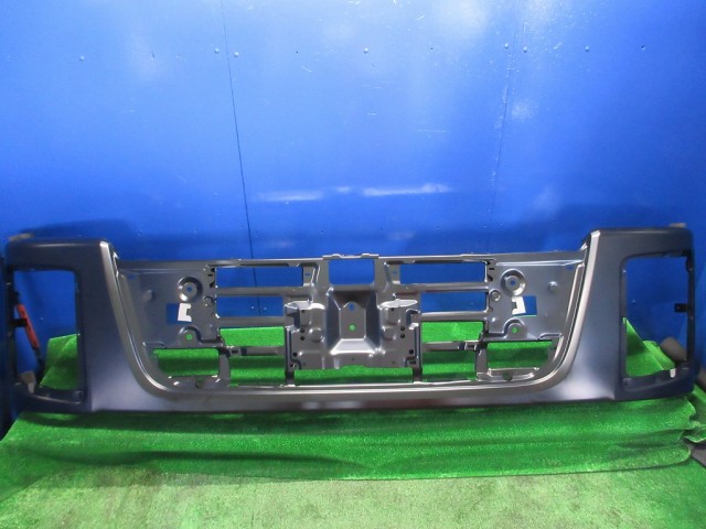 【中古】中古部品 いすゞ大型車 CYJ77A ﾌﾛﾝﾄﾊﾞﾝﾊﾟｰﾌｪｰｽ 【3310270100-000028786610110】