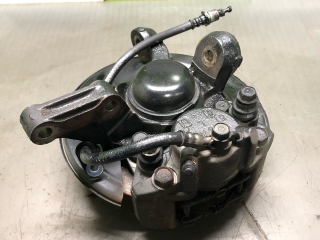 【中古】中古部品 サンバー S321B 左ﾌﾛﾝﾄﾅｯｸﾙﾊﾌﾞ 【3330530100-000005389444340】