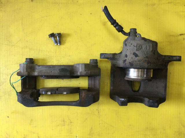 【中古】中古部品 クラウン GRS201 右ﾌﾛﾝﾄｷｬﾘﾊﾟｰ 【3330960100-000052505144330】