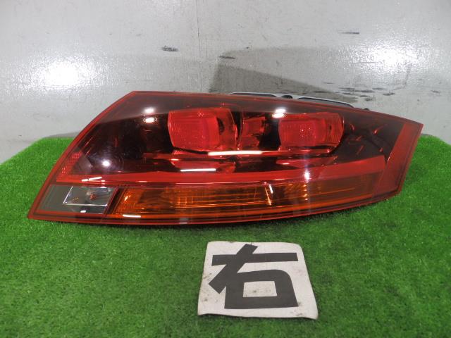 アウディR8 US テールランプ　左右　中古. 送料込 アウディR8 US テールランプ 左右 中古. 送料込 Genuine OEM