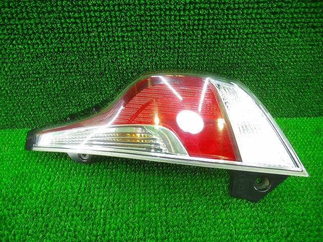 【中古】中古部品 アクア NHP10 右ﾃｰﾙﾗﾝﾌﾟ 【3330210100-000037094115500】