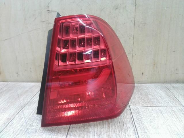 【中古】中古部品 BMW 3シリーズ VR20 右ﾃｰﾙﾗﾝﾌﾟ 【3310390100-250520000415500】
