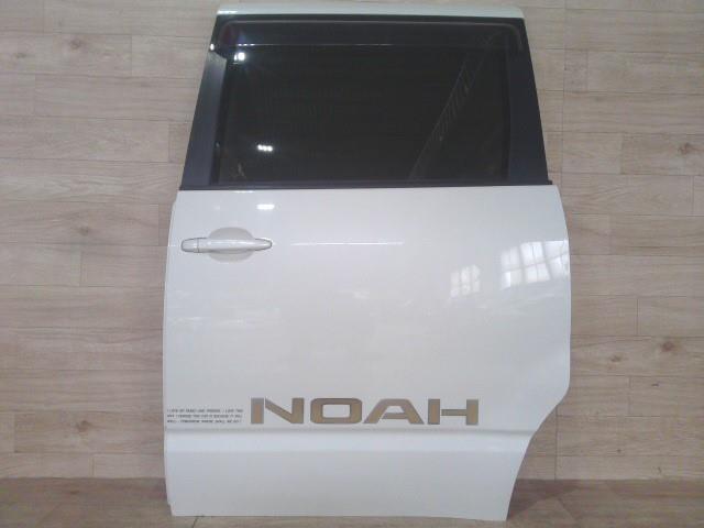 【中古】中古部品 ノア AZR60G 左ﾘｱﾄﾞｱ 【3310390100-250522002113400】