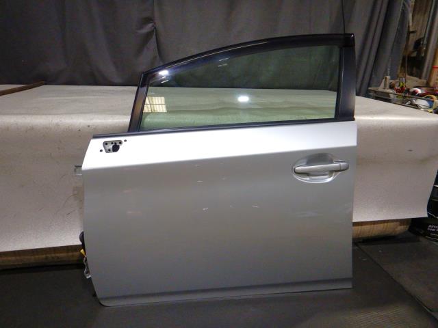 【中古】中古部品 プリウス ZVW30 左ﾌﾛﾝﾄﾄﾞｱ 【3330810100-250529000213200】