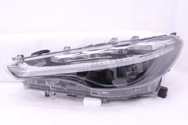 【中古】中古部品 カローラクロス ZSG10 左ﾍｯﾄﾞﾗﾝﾌﾟ 【3260520000-250531500310900】