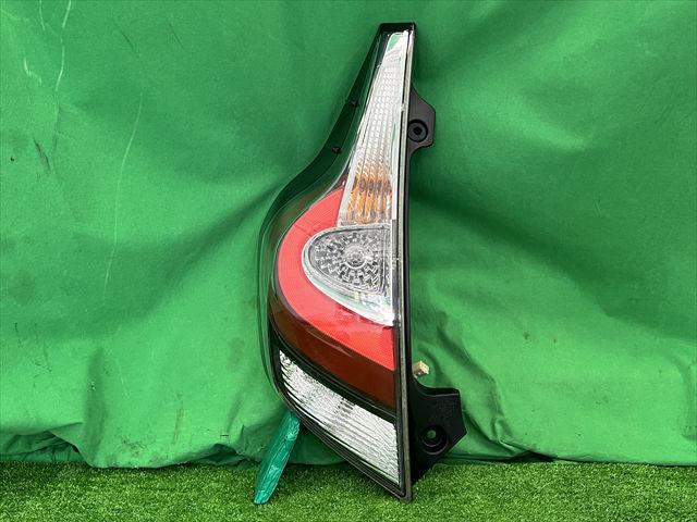 【中古】中古部品 アクア NHP10 左ﾃｰﾙﾗﾝﾌﾟ 【3330240100-002025561615600】 15,286円