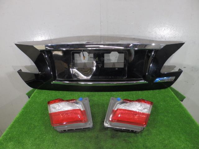 【中古】中古部品 フーガ HY51 ﾘｱﾌｨﾆｯｼｬｰﾊﾟﾈﾙ 【3260250000-000025064515200】
