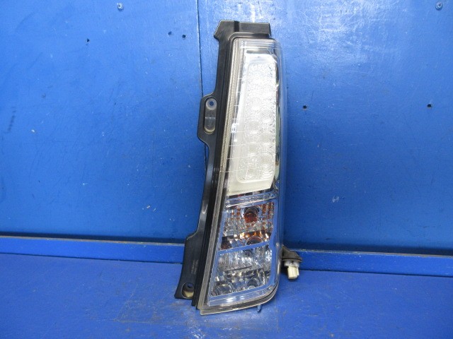 【中古】中古部品 ワゴンＲ MH34S 右ﾃｰﾙﾗﾝﾌﾟ 【3310270100-000014825415500】