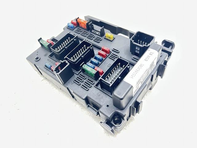 【中古】中古部品 プジョー 206 2EKNFU ﾋｭｰｽﾞﾎﾞｯｸｽ 【3310070100-000213010567801】｜e-cleマート