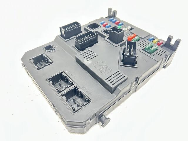 【中古】中古部品 プジョー 206 2EKNFU ﾋｭｰｽﾞﾎﾞｯｸｽ 【3310070100-000213010567800】｜e-cleマート